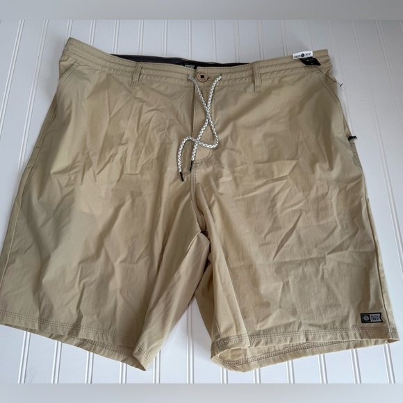 Salty Crew Hybrid Shorts Khaki Men 40 NEW 746 - Picture 1 of 5